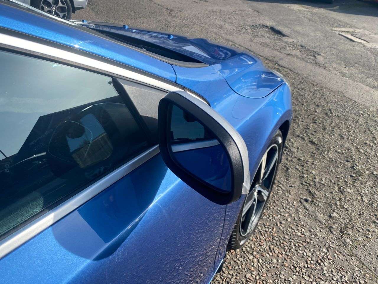 2017 VOLVO V40 2017 VOLVO V40