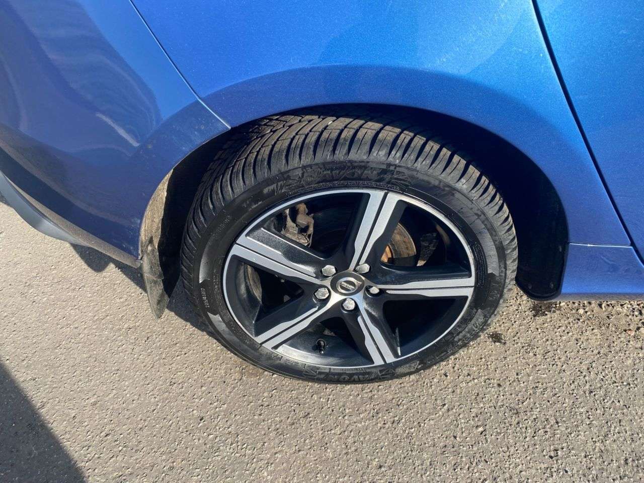 2017 VOLVO V40 2017 VOLVO V40