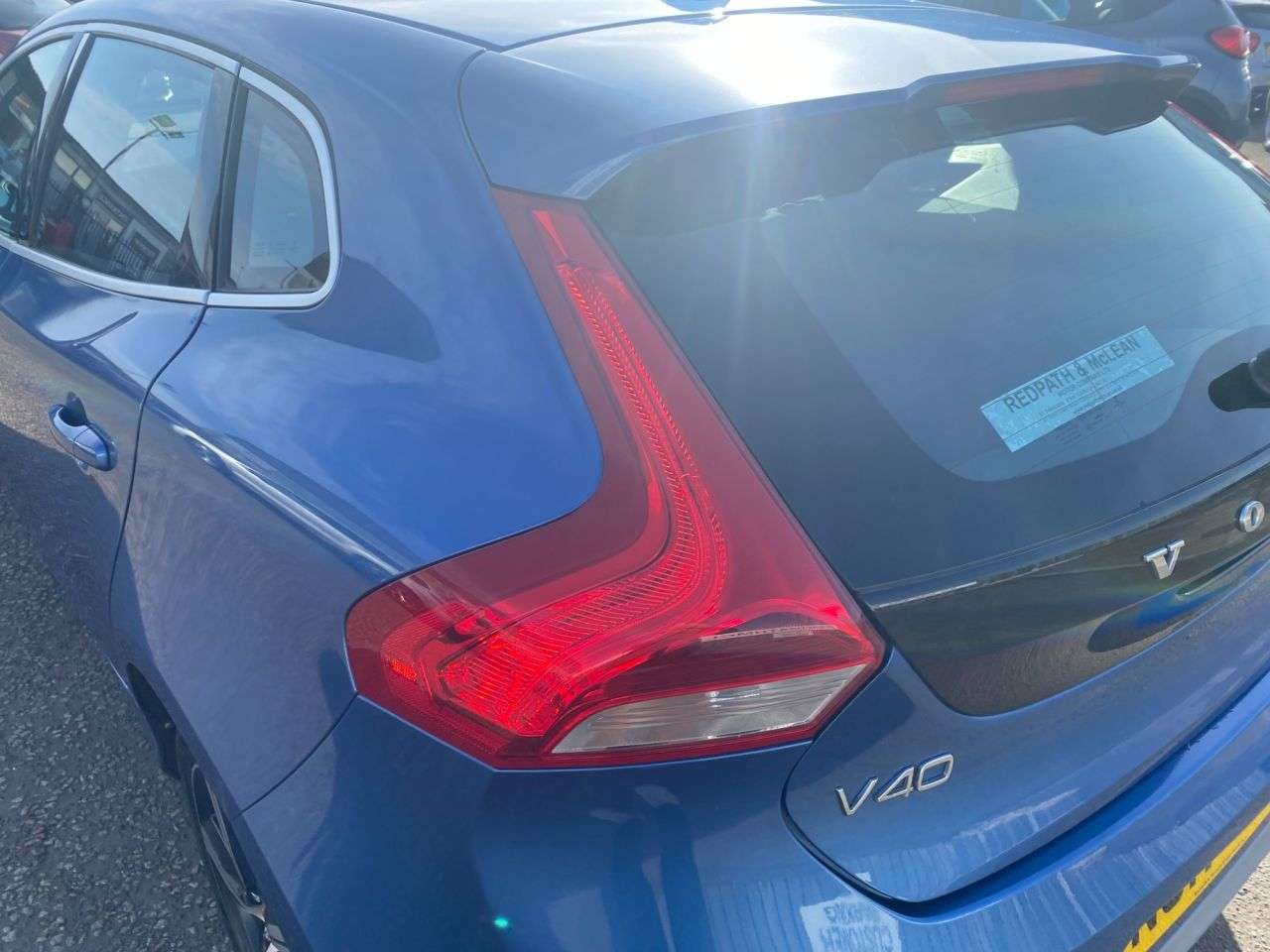 2017 VOLVO V40 2017 VOLVO V40