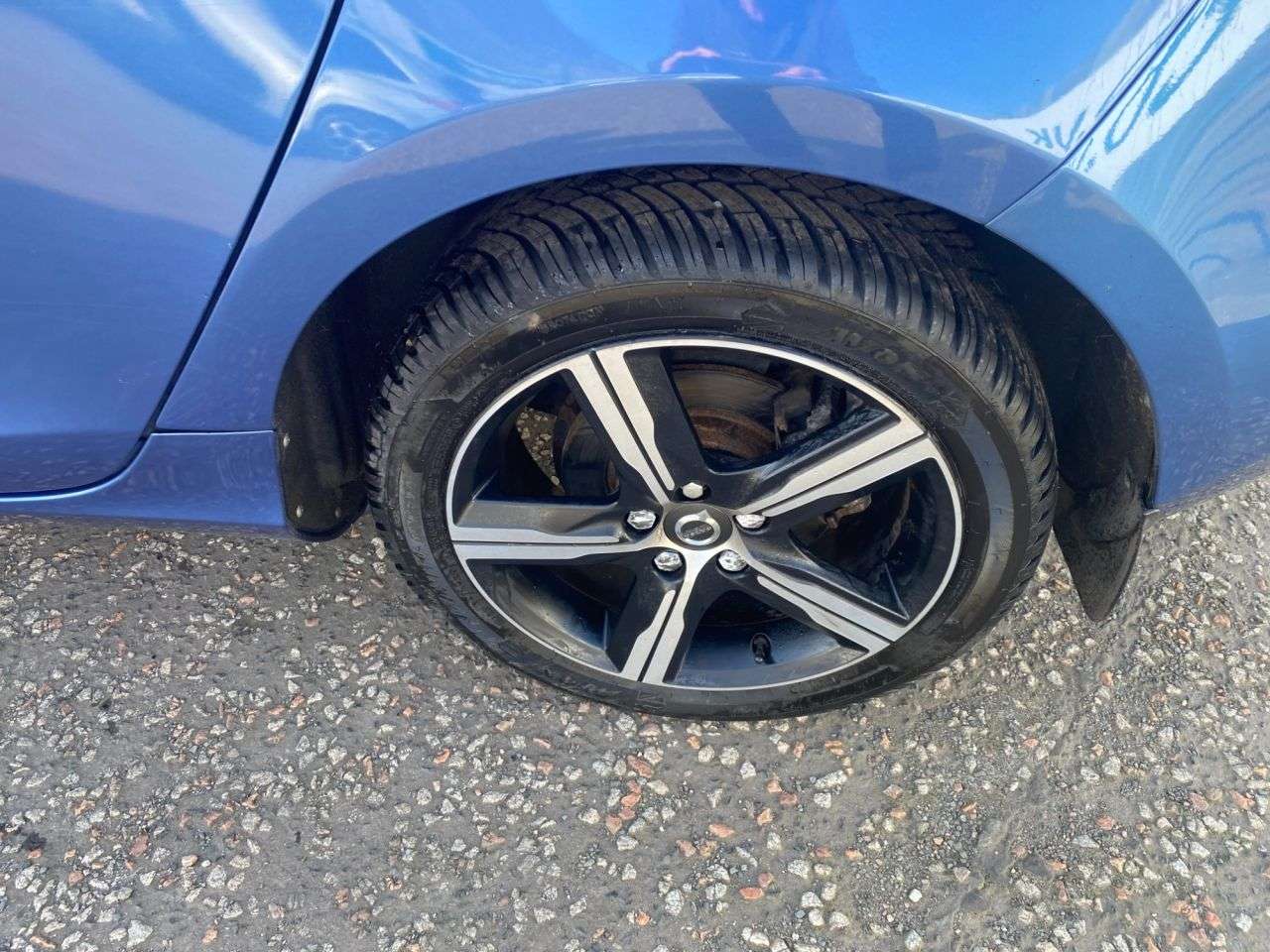 2017 VOLVO V40 2017 VOLVO V40