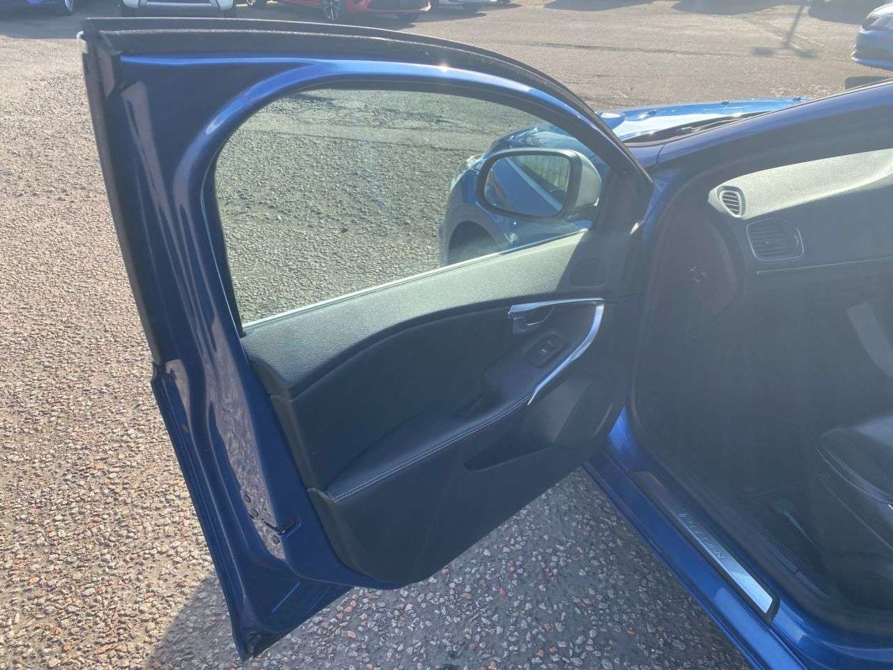 2017 VOLVO V40 2017 VOLVO V40