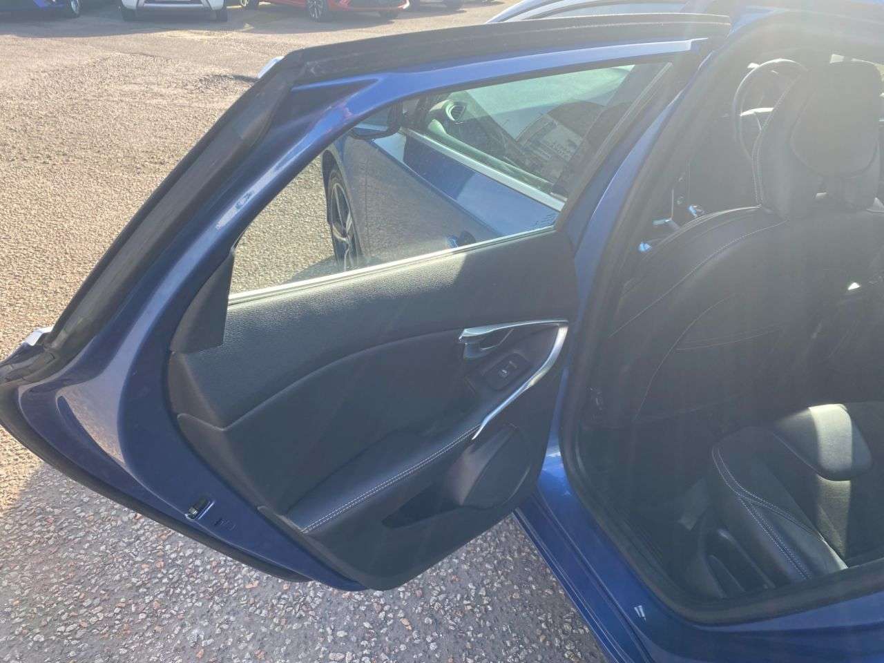 2017 VOLVO V40 2017 VOLVO V40