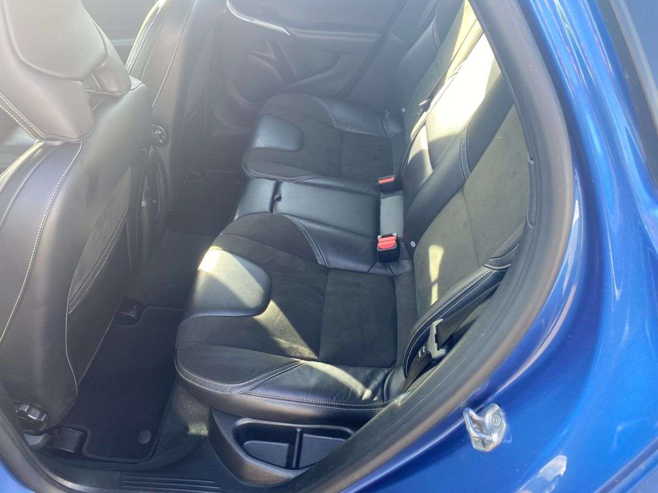 2017 VOLVO V40 2017 VOLVO V40