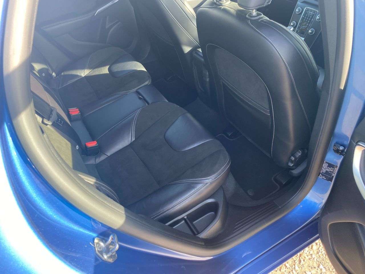 2017 VOLVO V40 2017 VOLVO V40