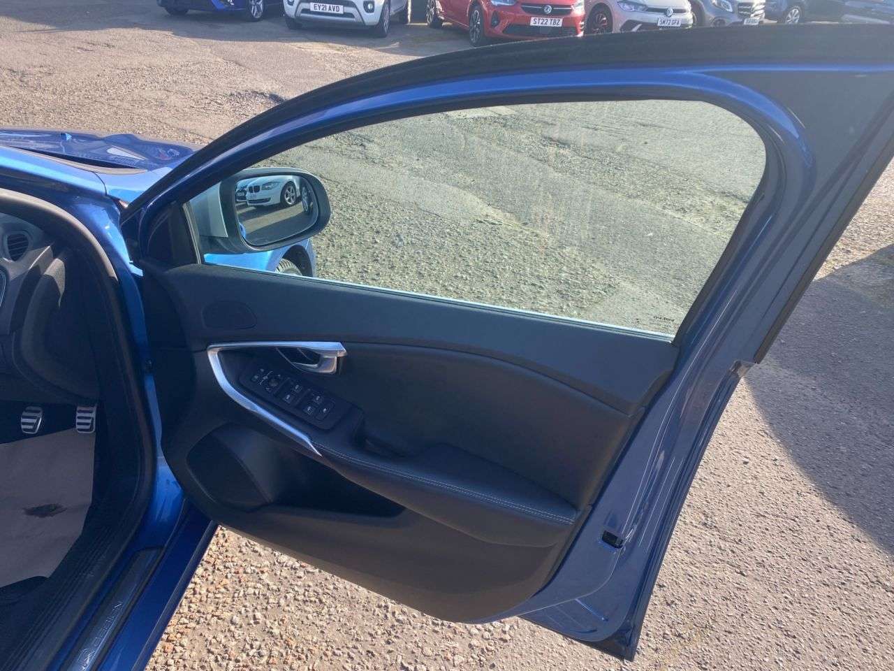 2017 VOLVO V40 2017 VOLVO V40