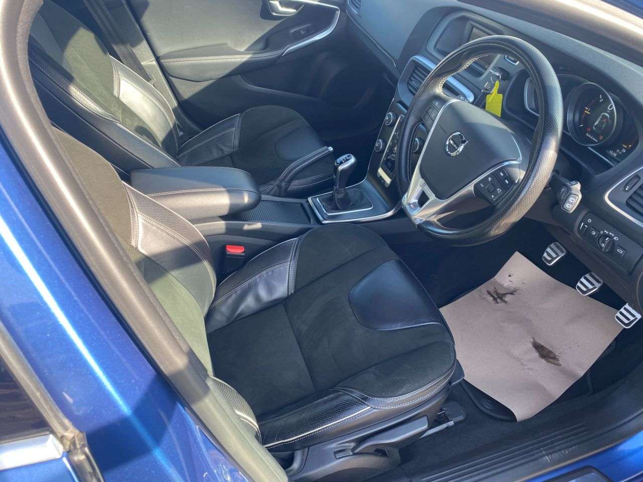 2017 VOLVO V40 2017 VOLVO V40