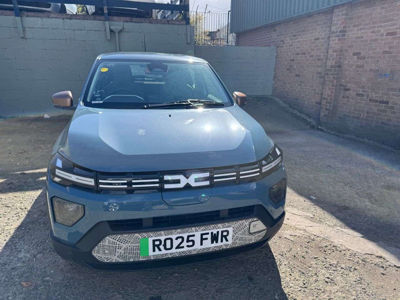 A 2025 DACIA SPRING 65 26.8kWh EXTREME Hatchback 5dr Electric Auto (65 ps) Only 4515 miles! A 2025 DACIA SPRING 65 26.8kWh EXTREME Hatchback 5dr Electric Auto (65 ps) Only 4515 miles!