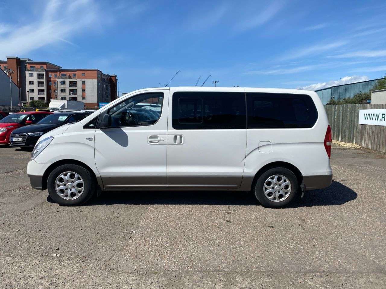 A 2009 HYUNDAI I800 2.5 CRDi Style MPV 5dr Diesel Manual Euro 4 (168 bhp) 8 SEATER MPV A 2009 HYUNDAI I800 2.5 CRDi Style MPV 5dr Diesel Manual Euro 4 (168 bhp) 8 SEATER MPV