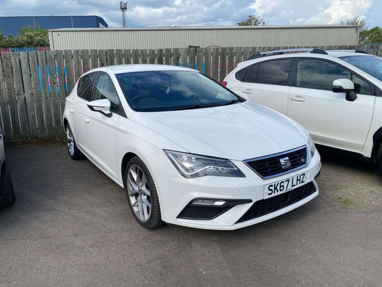 A 2017 SEAT LEON 1.4 TSI FR Technology Hatchback 5dr Petrol Manual Euro 6 (s/s) (125 ps) GRE A 2017 SEAT LEON 1.4 TSI FR Technology Hatchback 5dr Petrol Manual Euro 6 (s/s) (125 ps) GRE
