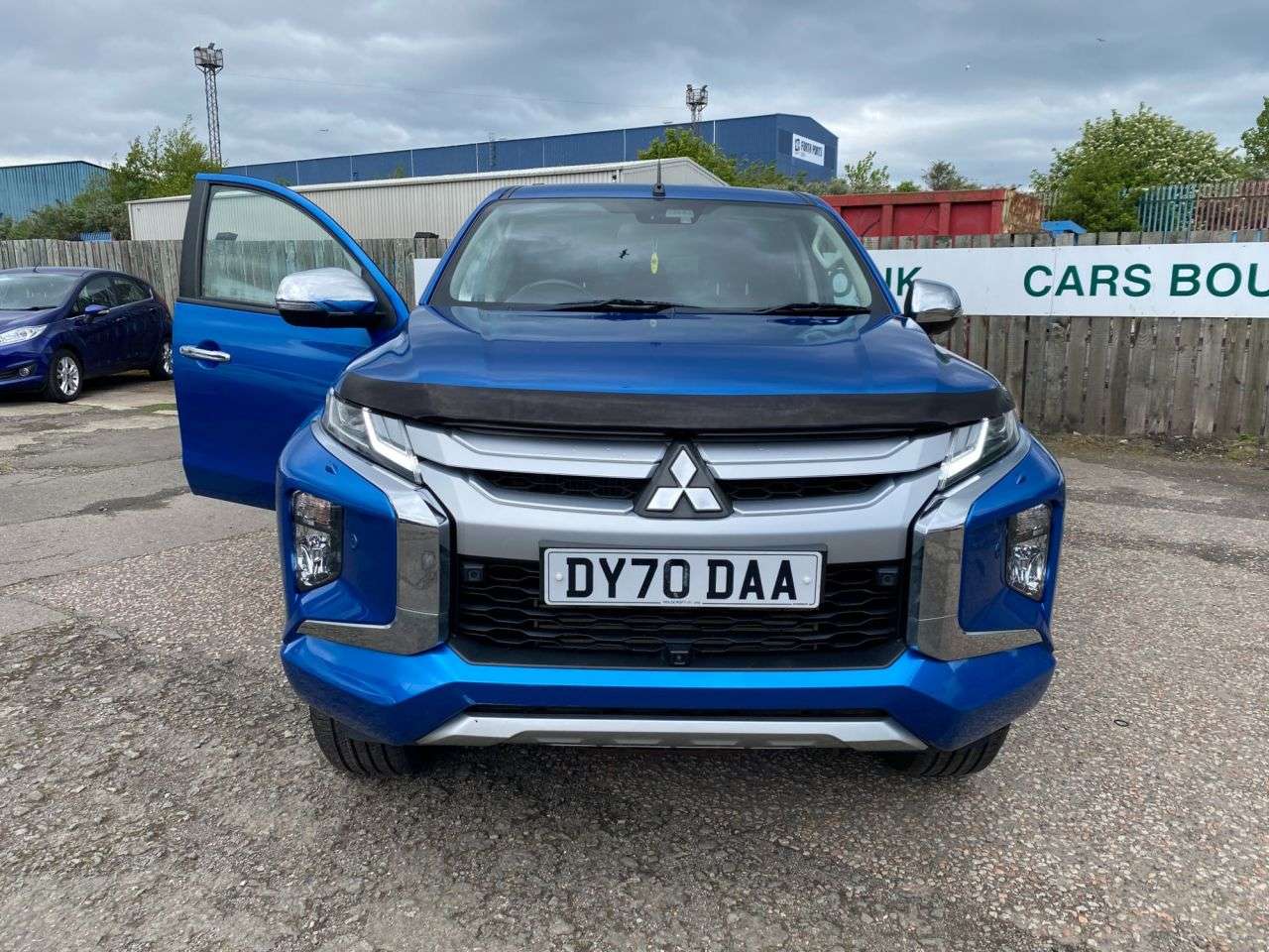 A 2020 MITSUBISHI L200 2.2 DI-D DC Barbarian X Pickup Double Cab 4dr Diesel Auto 4WD Euro 6 (s/s) A 2020 MITSUBISHI L200 2.2 DI-D DC Barbarian X Pickup Double Cab 4dr Diesel Auto 4WD Euro 6 (s/s)