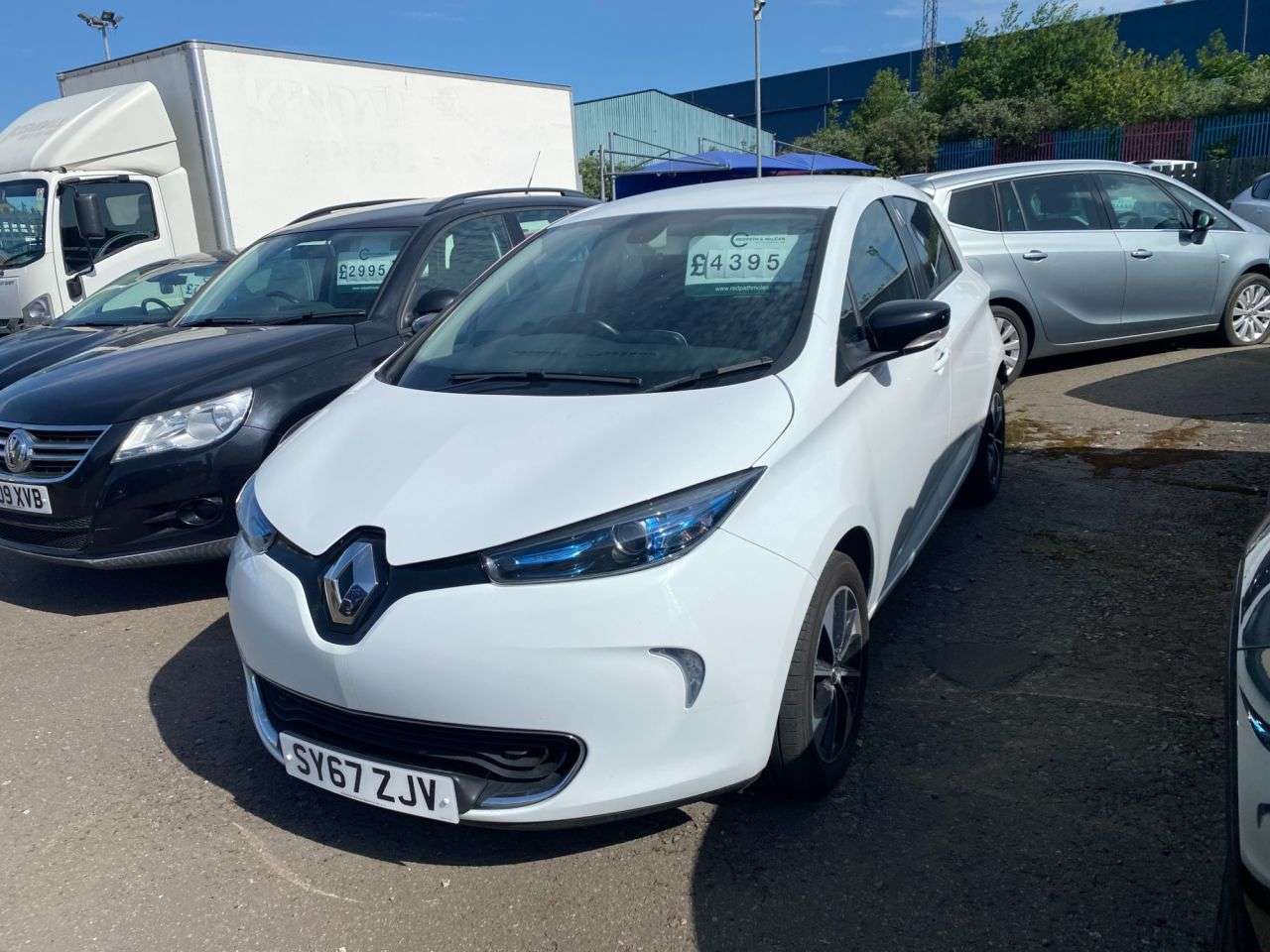 A 2017 RENAULT ZOE R90 41kWh Dynamique Nav Hatchback 5dr Electric Auto (i) (92 bhp) A 2017 RENAULT ZOE R90 41kWh Dynamique Nav Hatchback 5dr Electric Auto (i) (92 bhp)