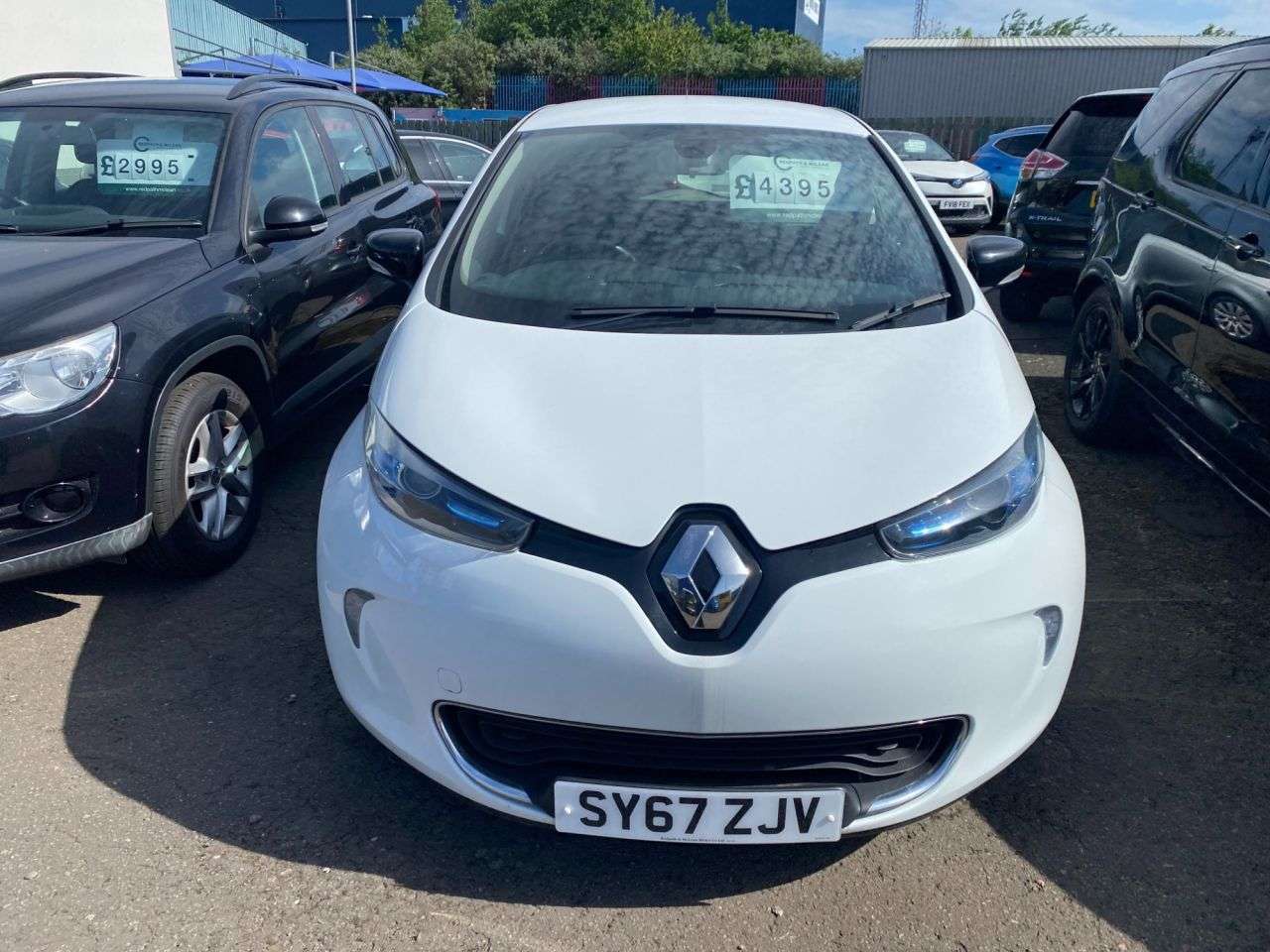 A 2017 RENAULT ZOE R90 41kWh Dynamique Nav Hatchback 5dr Electric Auto (i) (92 bhp) A 2017 RENAULT ZOE R90 41kWh Dynamique Nav Hatchback 5dr Electric Auto (i) (92 bhp)