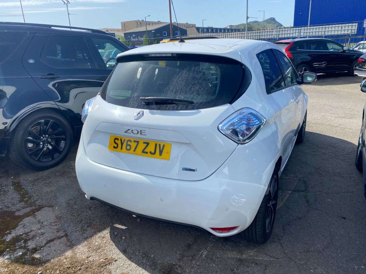 A 2017 RENAULT ZOE R90 41kWh Dynamique Nav Hatchback 5dr Electric Auto (i) (92 bhp) A 2017 RENAULT ZOE R90 41kWh Dynamique Nav Hatchback 5dr Electric Auto (i) (92 bhp)