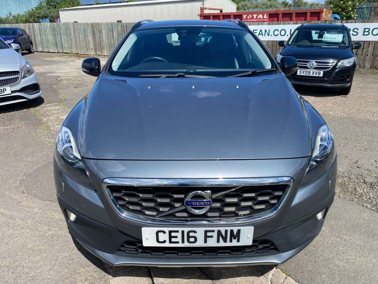 A 2016 VOLVO V40 CROSS COUNTRY 2.0 D2 Lux Hatchback 5dr Diesel Auto Euro 6 (s/s) (120 ps) Automatic Car Ni A 2016 VOLVO V40 CROSS COUNTRY 2.0 D2 Lux Hatchback 5dr Diesel Auto Euro 6 (s/s) (120 ps) Automatic Car Ni