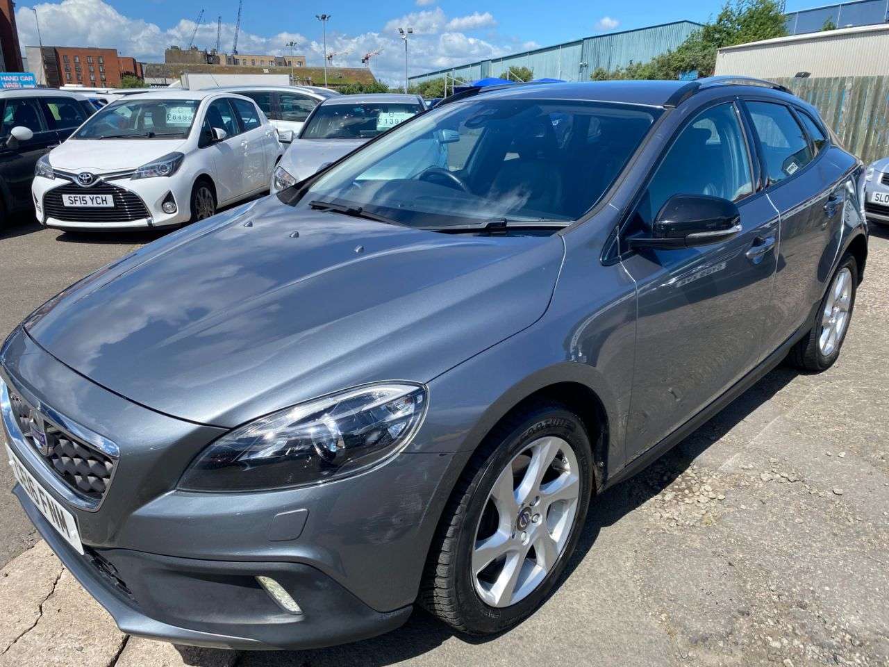 A 2016 VOLVO V40 CROSS COUNTRY 2.0 D2 Lux Hatchback 5dr Diesel Auto Euro 6 (s/s) (120 ps) Automatic Car Ni A 2016 VOLVO V40 CROSS COUNTRY 2.0 D2 Lux Hatchback 5dr Diesel Auto Euro 6 (s/s) (120 ps) Automatic Car Ni