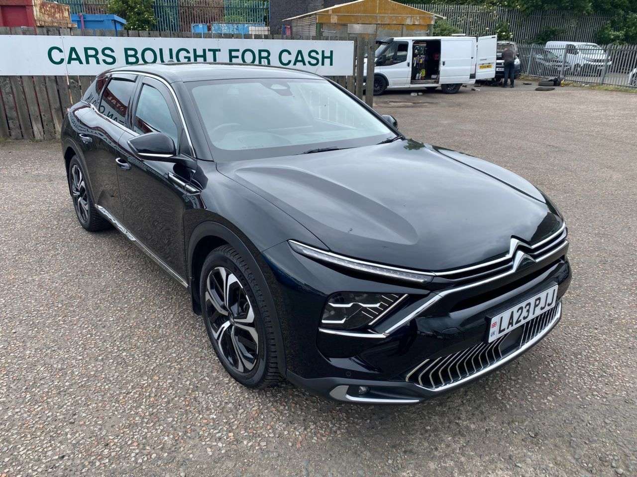 A 2023 CITROEN C5 X 1.2 PureTech Shine Hatchback 5dr Petrol EAT8 Euro 6 (s/s) (130 ps) PX WELCO A 2023 CITROEN C5 X 1.2 PureTech Shine Hatchback 5dr Petrol EAT8 Euro 6 (s/s) (130 ps) PX WELCO