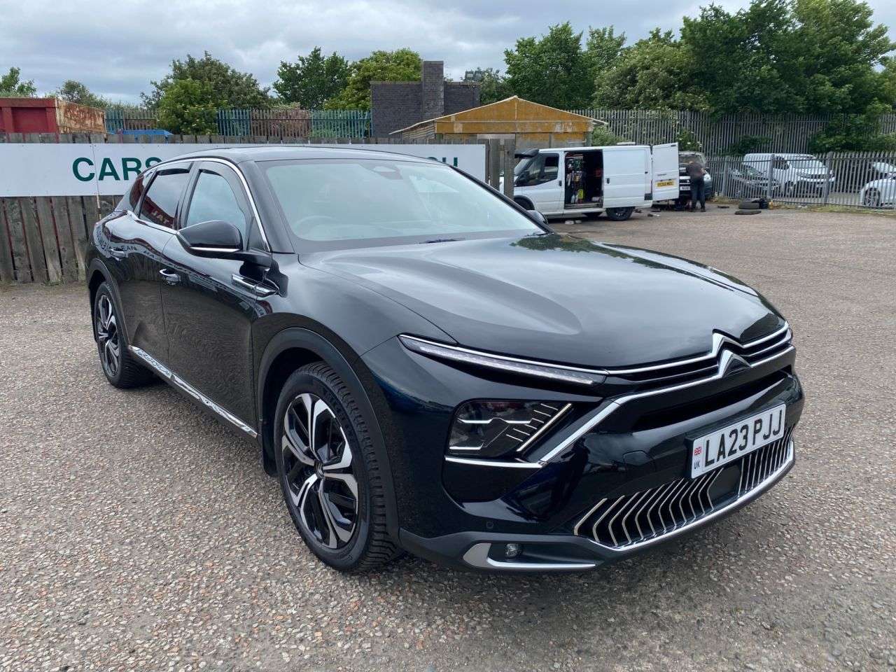 A 2023 CITROEN C5 X 1.2 PureTech Shine Hatchback 5dr Petrol EAT8 Euro 6 (s/s) (130 ps) PX WELCO A 2023 CITROEN C5 X 1.2 PureTech Shine Hatchback 5dr Petrol EAT8 Euro 6 (s/s) (130 ps) PX WELCO