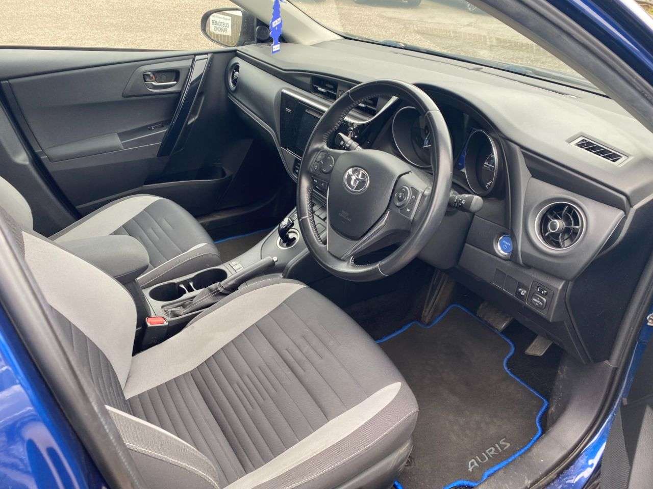 A 2016 TOYOTA AURIS 1.8 VVT-h Icon Hatchback 5dr Petrol Hybrid CVT Euro 6 (s/s) (136 ps) Nice H A 2016 TOYOTA AURIS 1.8 VVT-h Icon Hatchback 5dr Petrol Hybrid CVT Euro 6 (s/s) (136 ps) Nice H