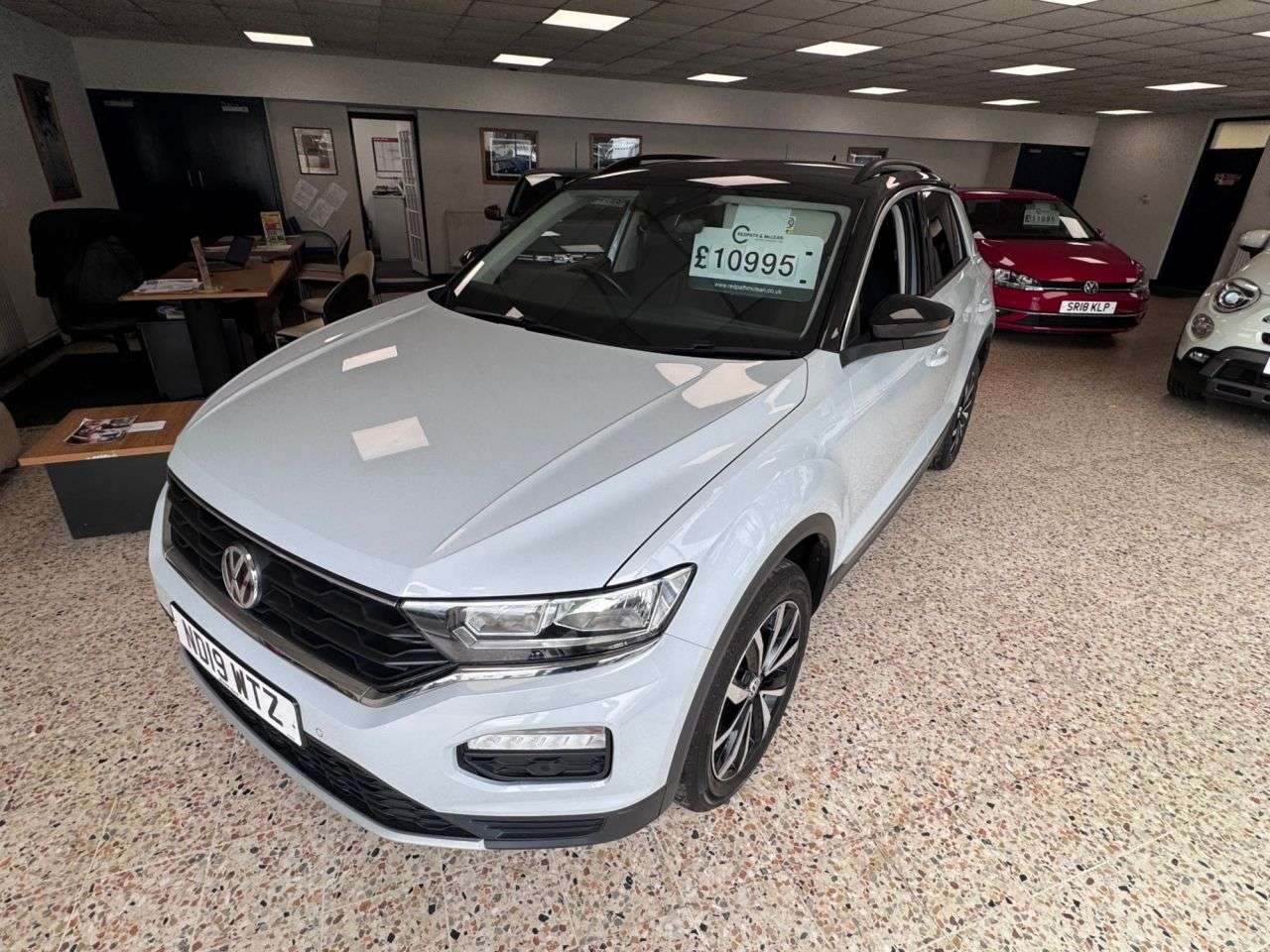 A 2019 VOLKSWAGEN T-ROC 1.0 TSI GPF Design SUV 5dr Petrol Manual Euro 6 (s/s) (115 ps) Popular smal A 2019 VOLKSWAGEN T-ROC 1.0 TSI GPF Design SUV 5dr Petrol Manual Euro 6 (s/s) (115 ps) Popular smal