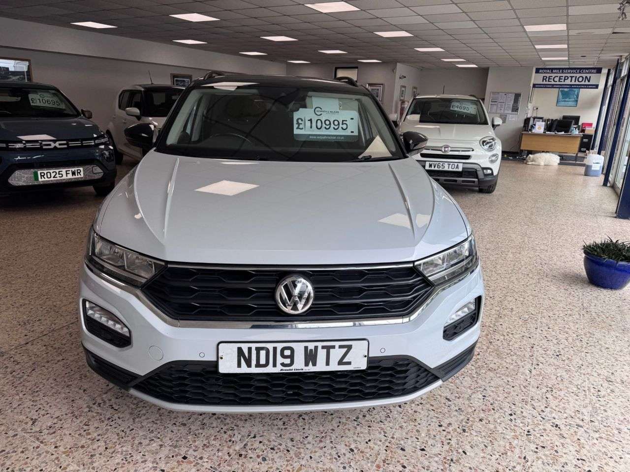 A 2019 VOLKSWAGEN T-ROC 1.0 TSI GPF Design SUV 5dr Petrol Manual Euro 6 (s/s) (115 ps) Popular smal A 2019 VOLKSWAGEN T-ROC 1.0 TSI GPF Design SUV 5dr Petrol Manual Euro 6 (s/s) (115 ps) Popular smal