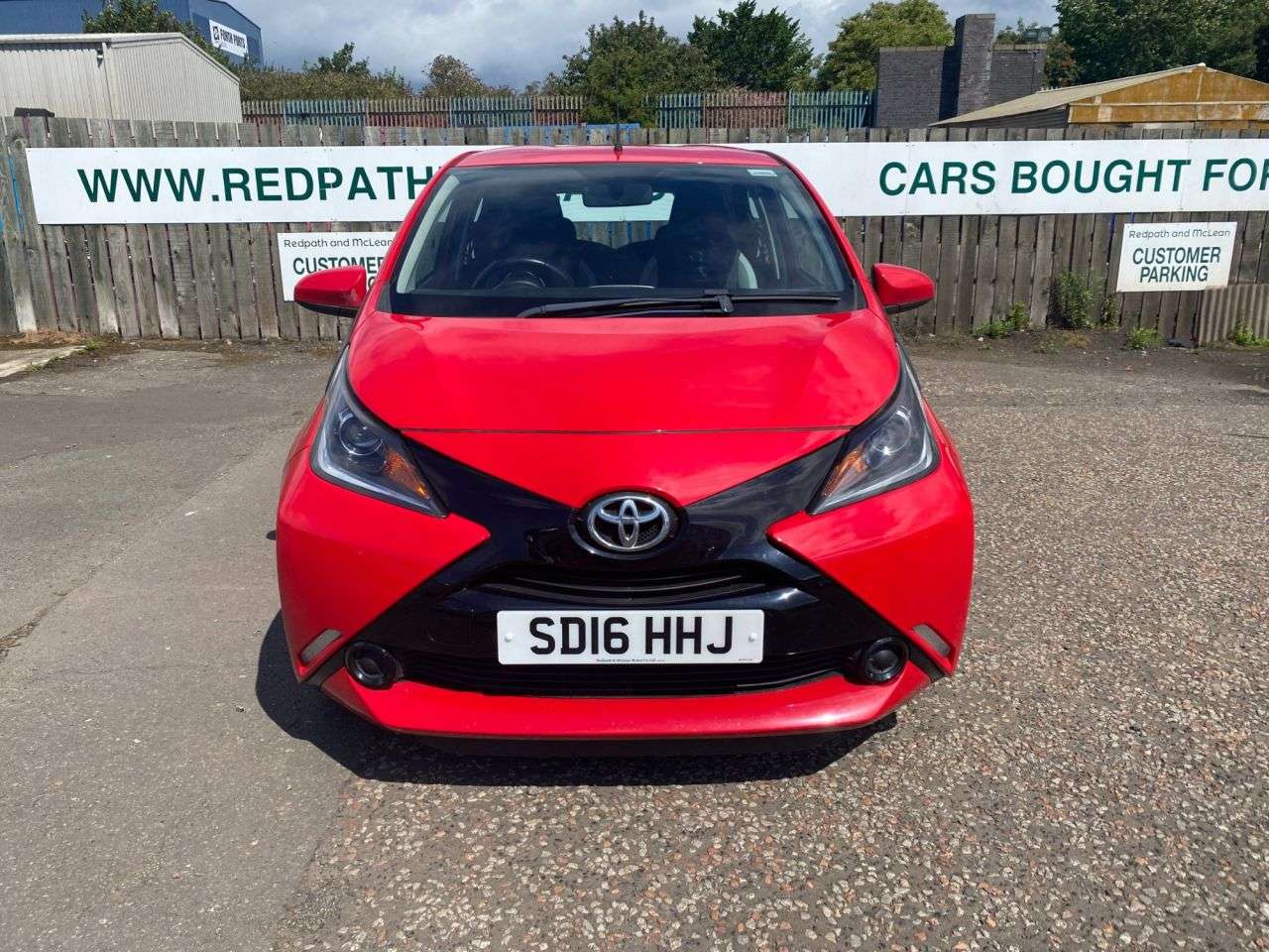 A 2016 TOYOTA AYGO 1.0 VVT-i x-play Hatchback 5dr Petrol Manual Euro 6 (68 ps) PX WELCOME FINA A 2016 TOYOTA AYGO 1.0 VVT-i x-play Hatchback 5dr Petrol Manual Euro 6 (68 ps) PX WELCOME FINA