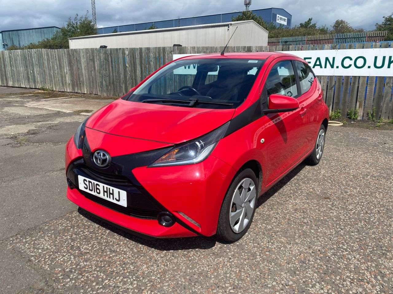 A 2016 TOYOTA AYGO 1.0 VVT-i x-play Hatchback 5dr Petrol Manual Euro 6 (68 ps) PX WELCOME FINA A 2016 TOYOTA AYGO 1.0 VVT-i x-play Hatchback 5dr Petrol Manual Euro 6 (68 ps) PX WELCOME FINA