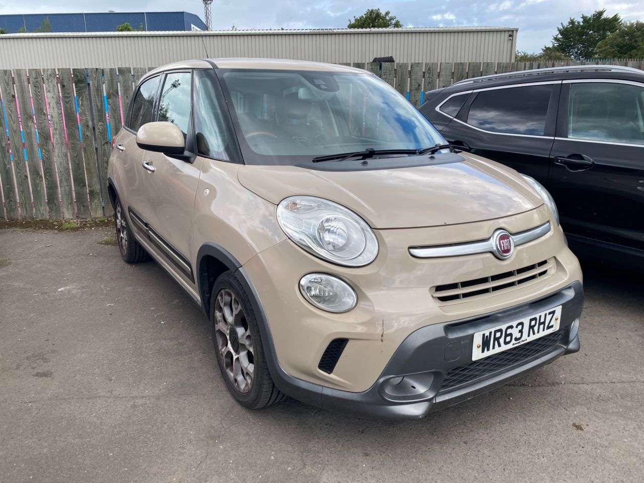 A 2013 FIAT 500L 1.3 MultiJet Trekking MPV 5dr Diesel Dualogic Euro 5 (s/s) (85 bhp) PX WELC A 2013 FIAT 500L 1.3 MultiJet Trekking MPV 5dr Diesel Dualogic Euro 5 (s/s) (85 bhp) PX WELC