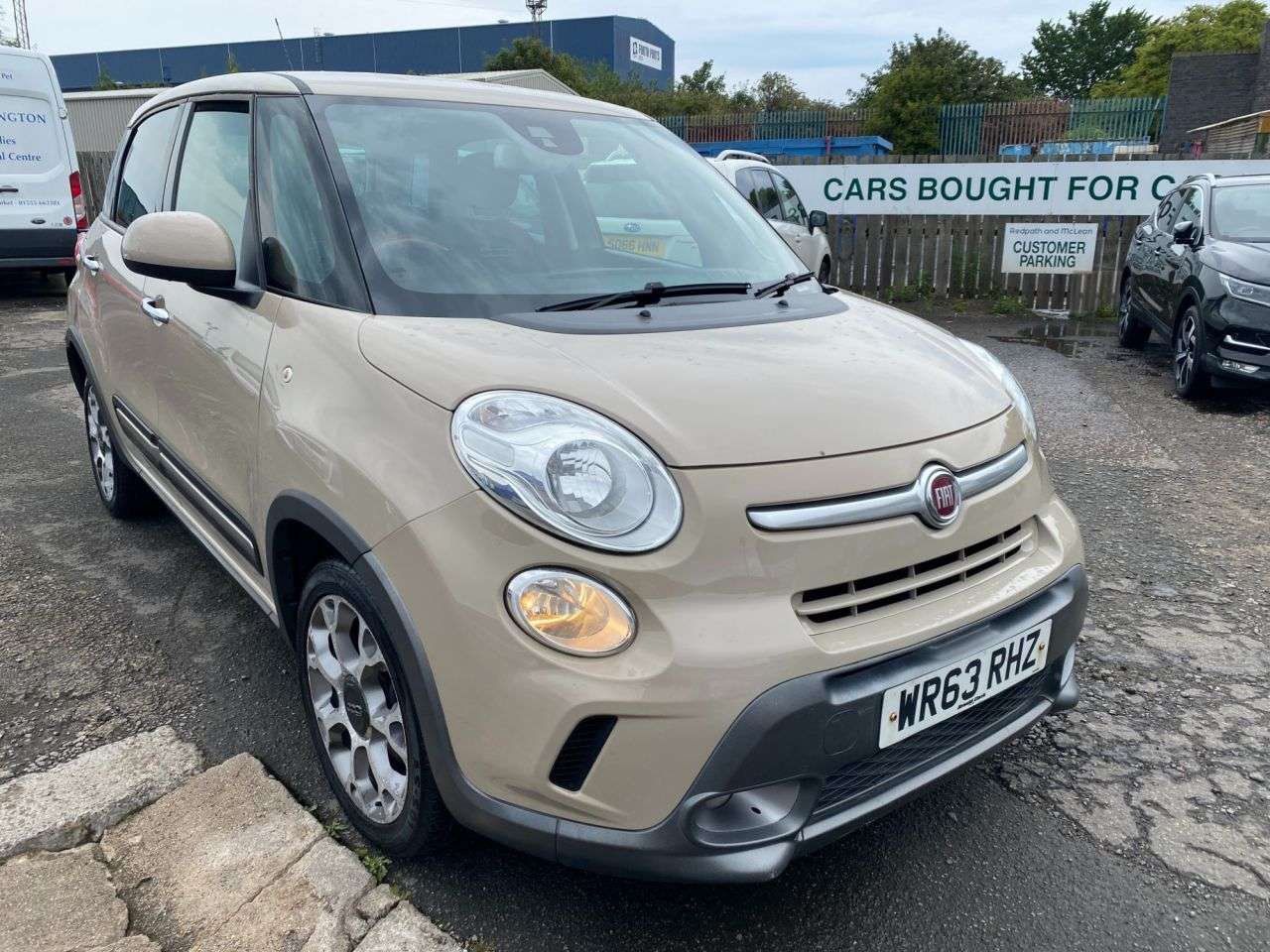 A 2013 FIAT 500L 1.3 MultiJet Trekking MPV 5dr Diesel Dualogic Euro 5 (s/s) (85 bhp) PX WELC A 2013 FIAT 500L 1.3 MultiJet Trekking MPV 5dr Diesel Dualogic Euro 5 (s/s) (85 bhp) PX WELC