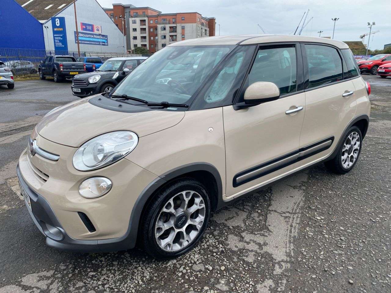 A 2013 FIAT 500L 1.3 MultiJet Trekking MPV 5dr Diesel Dualogic Euro 5 (s/s) (85 bhp) PX WELC A 2013 FIAT 500L 1.3 MultiJet Trekking MPV 5dr Diesel Dualogic Euro 5 (s/s) (85 bhp) PX WELC