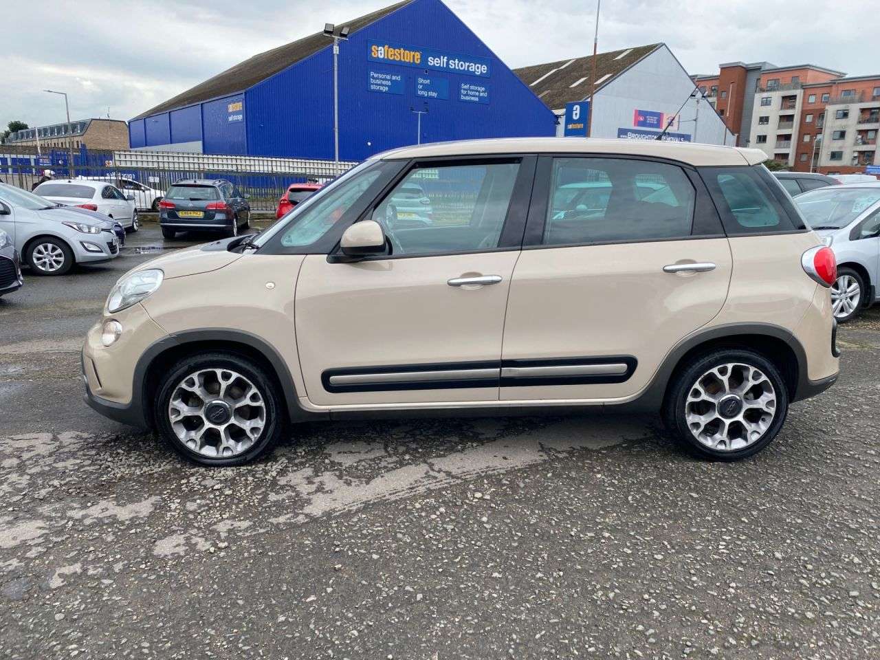 A 2013 FIAT 500L 1.3 MultiJet Trekking MPV 5dr Diesel Dualogic Euro 5 (s/s) (85 bhp) PX WELC A 2013 FIAT 500L 1.3 MultiJet Trekking MPV 5dr Diesel Dualogic Euro 5 (s/s) (85 bhp) PX WELC