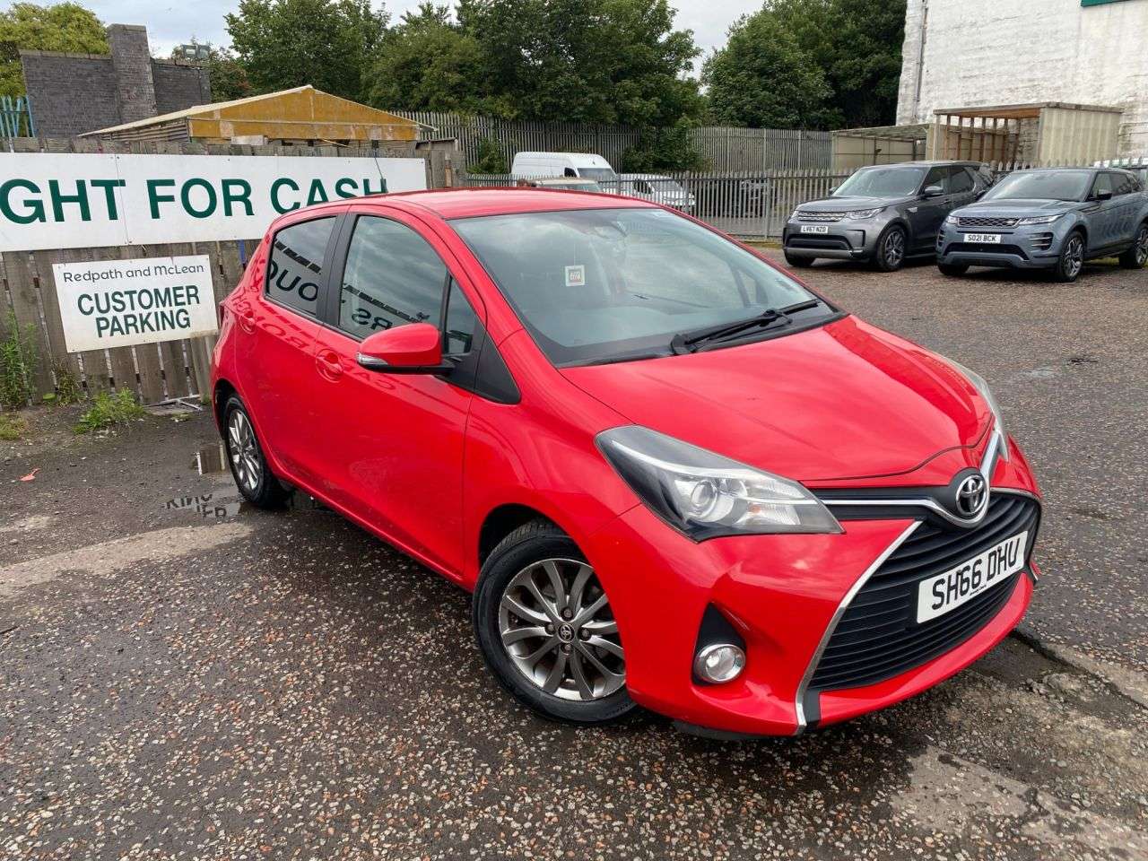 A 2016 TOYOTA YARIS 1.33 Dual VVT-i Icon Hatchback 5dr Petrol Multidrive S Euro 6 (Safety Sense A 2016 TOYOTA YARIS 1.33 Dual VVT-i Icon Hatchback 5dr Petrol Multidrive S Euro 6 (Safety Sense