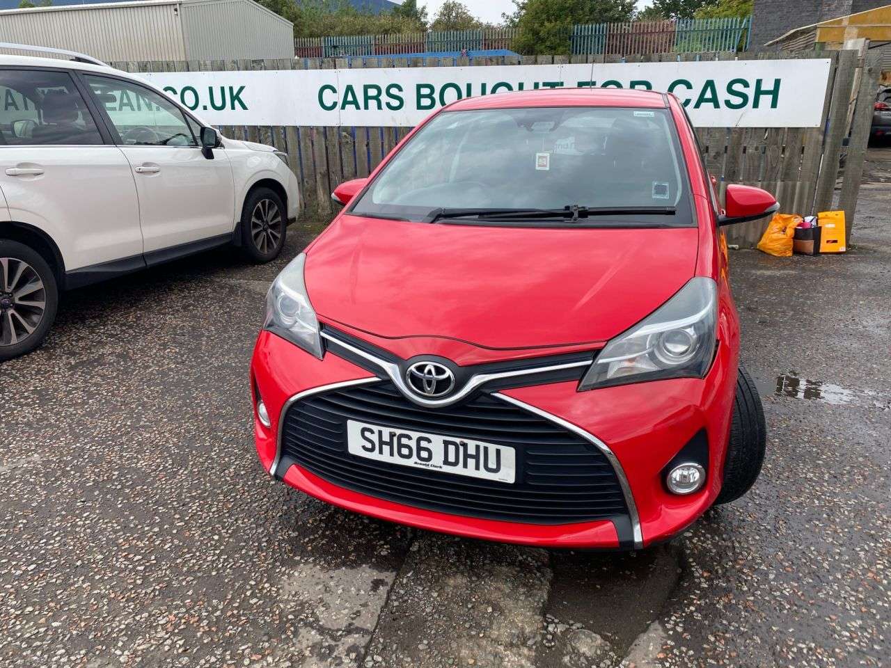 A 2016 TOYOTA YARIS 1.33 Dual VVT-i Icon Hatchback 5dr Petrol Multidrive S Euro 6 (Safety Sense A 2016 TOYOTA YARIS 1.33 Dual VVT-i Icon Hatchback 5dr Petrol Multidrive S Euro 6 (Safety Sense