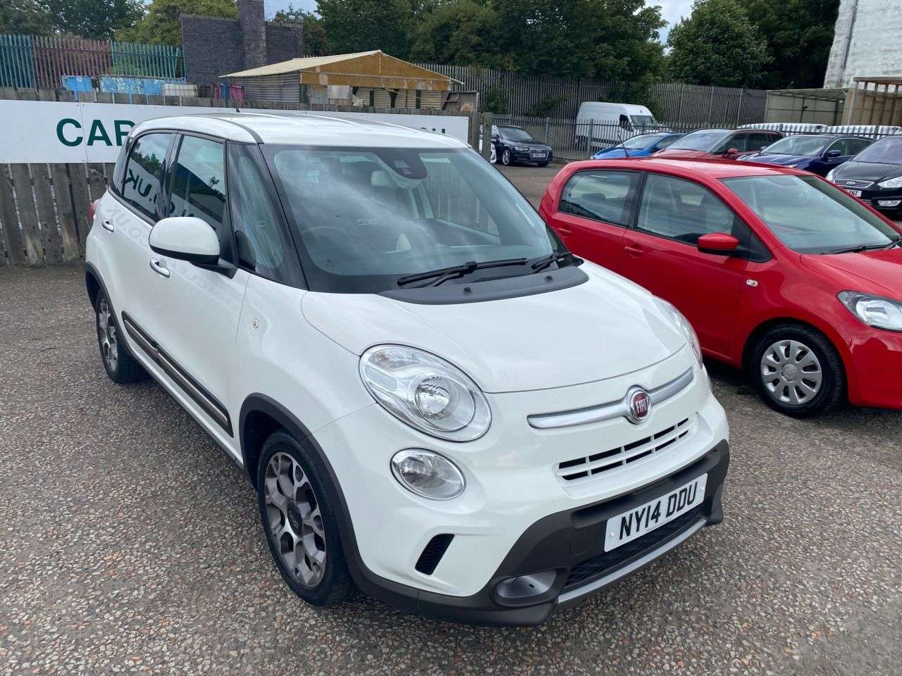 A 2014 FIAT 500L MULTIJET TREKKING A 2014 FIAT 500L MULTIJET TREKKING