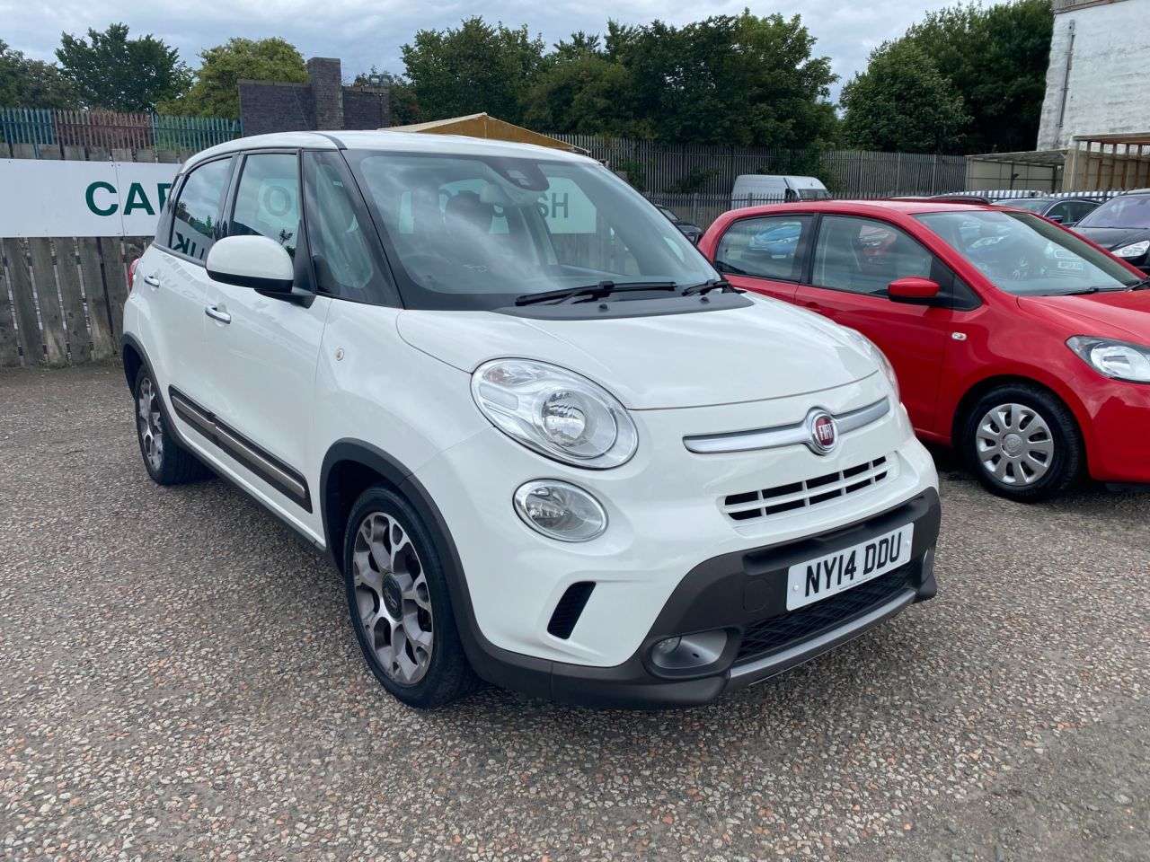 A 2014 FIAT 500L MULTIJET TREKKING A 2014 FIAT 500L MULTIJET TREKKING