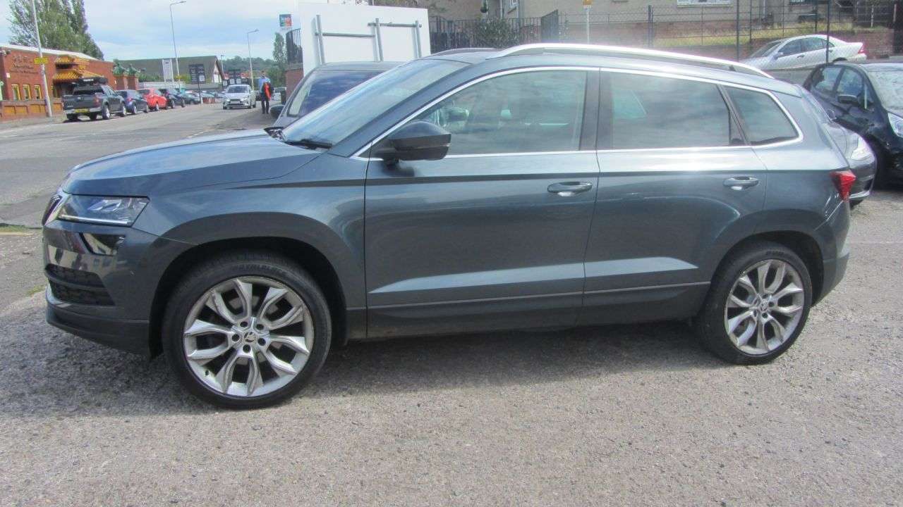 A 2018 SKODA KAROQ 2.0 TDI Edition SUV 5dr Diesel DSG 4WD Euro 6 (s/s) (150 ps) A 2018 SKODA KAROQ 2.0 TDI Edition SUV 5dr Diesel DSG 4WD Euro 6 (s/s) (150 ps)