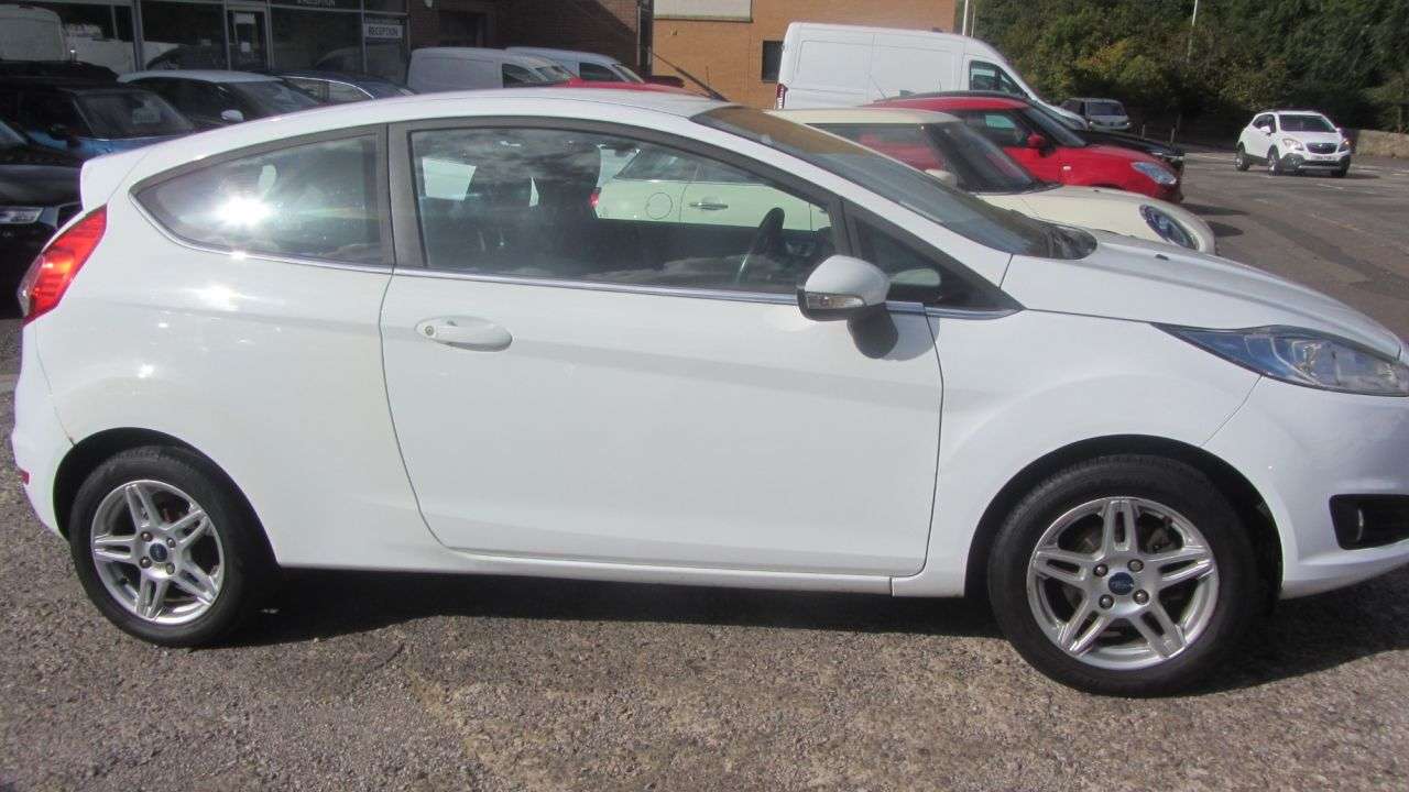 A 2013 FORD FIESTA 1.0 Zetec Hatchback 3dr Petrol Manual Euro 5 (s/s) (80 ps) A 2013 FORD FIESTA 1.0 Zetec Hatchback 3dr Petrol Manual Euro 5 (s/s) (80 ps)