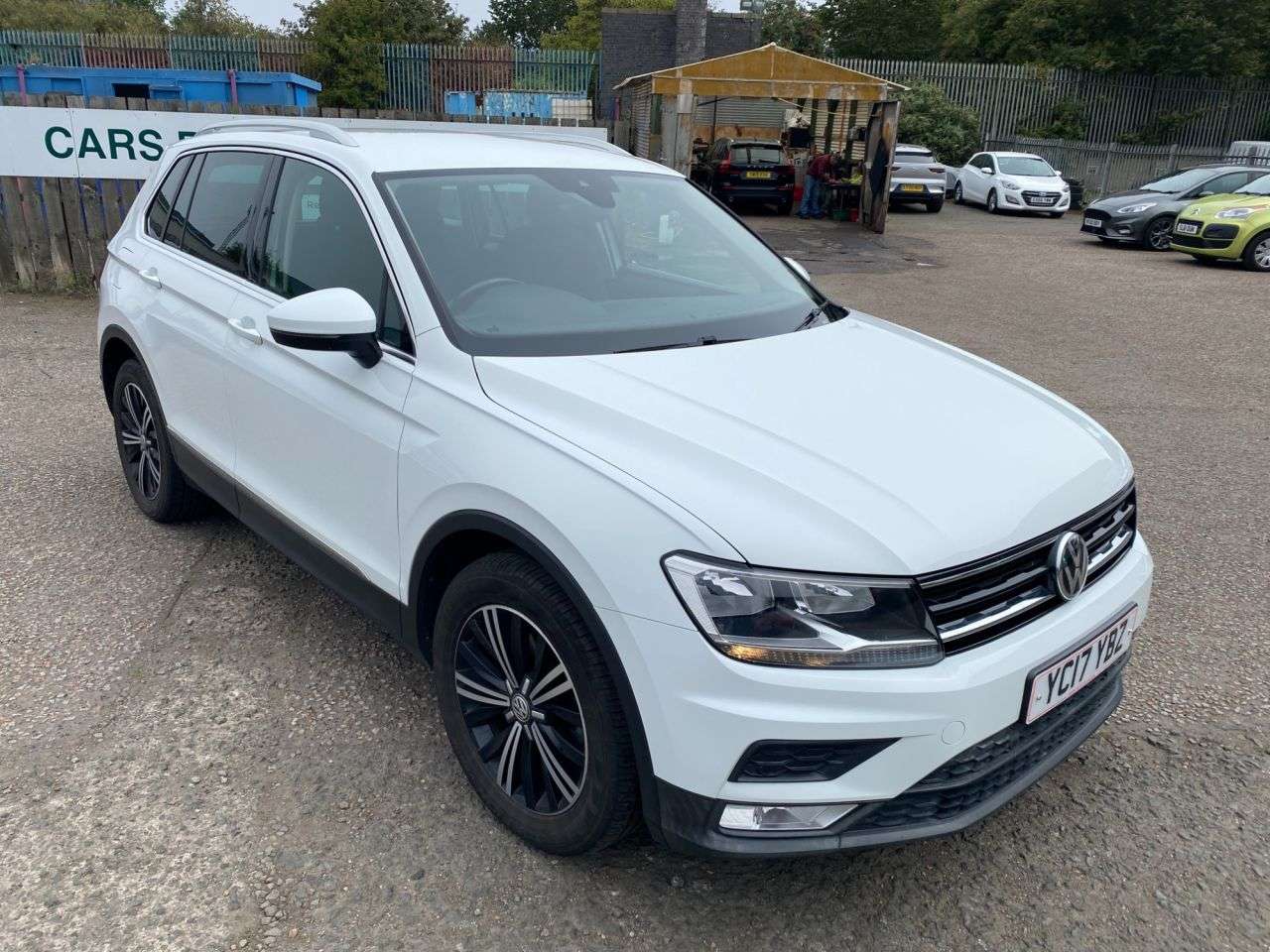 A 2017 VOLKSWAGEN TIGUAN 2.0 TDI BlueMotion Tech SE Navigation SUV 5dr Diesel Manual Euro 6 (s/s) (1 A 2017 VOLKSWAGEN TIGUAN 2.0 TDI BlueMotion Tech SE Navigation SUV 5dr Diesel Manual Euro 6 (s/s) (1