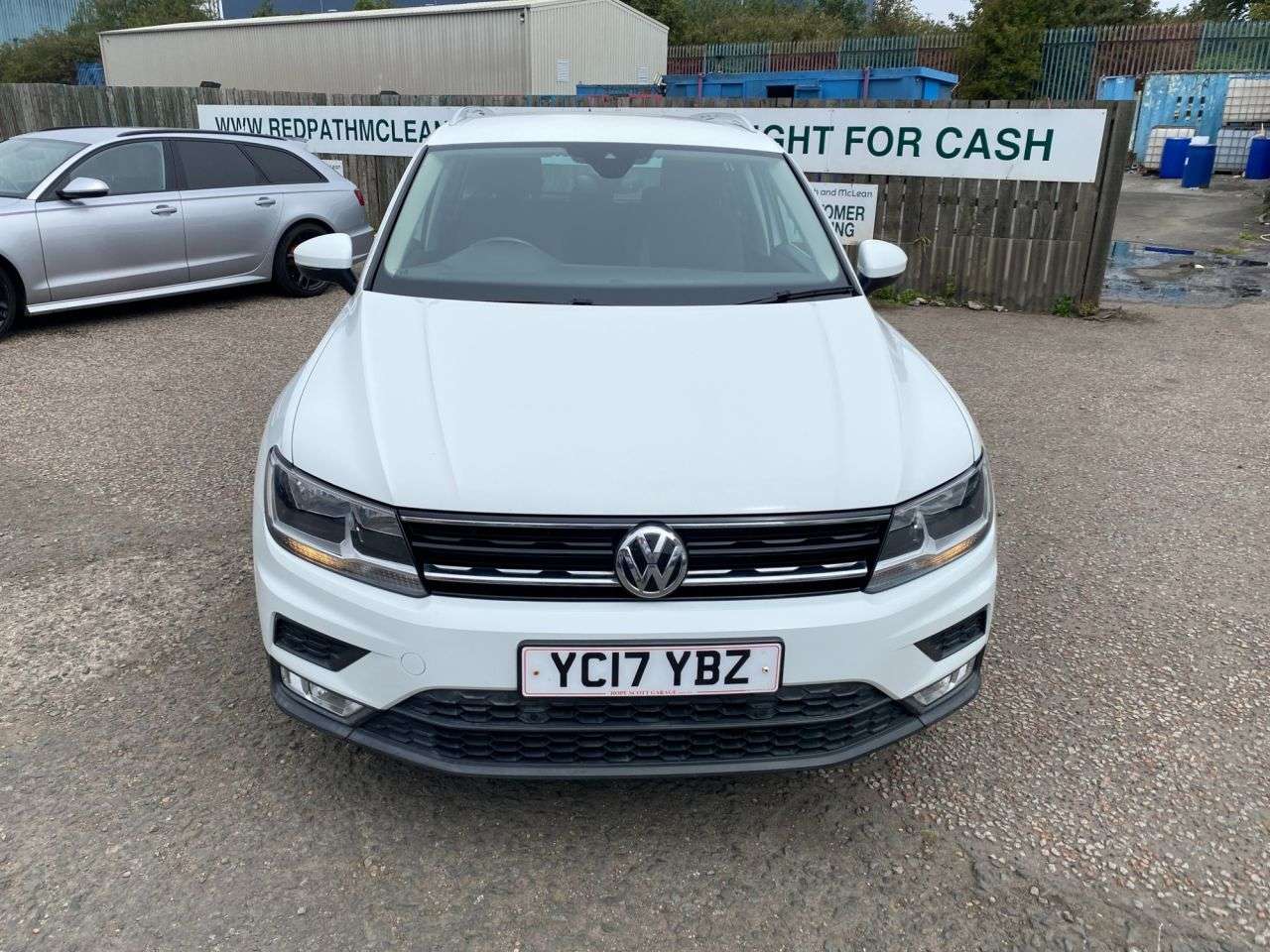 A 2017 VOLKSWAGEN TIGUAN 2.0 TDI BlueMotion Tech SE Navigation SUV 5dr Diesel Manual Euro 6 (s/s) (1 A 2017 VOLKSWAGEN TIGUAN 2.0 TDI BlueMotion Tech SE Navigation SUV 5dr Diesel Manual Euro 6 (s/s) (1