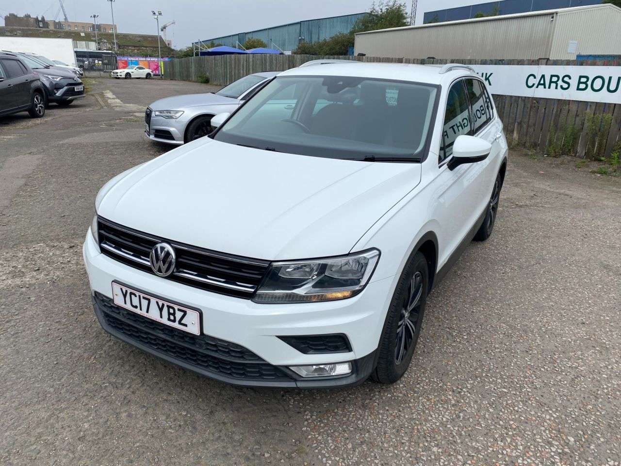 A 2017 VOLKSWAGEN TIGUAN 2.0 TDI BlueMotion Tech SE Navigation SUV 5dr Diesel Manual Euro 6 (s/s) (1 A 2017 VOLKSWAGEN TIGUAN 2.0 TDI BlueMotion Tech SE Navigation SUV 5dr Diesel Manual Euro 6 (s/s) (1