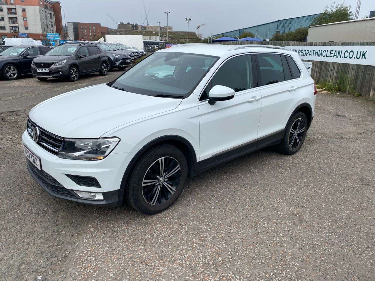 A 2017 VOLKSWAGEN TIGUAN 2.0 TDI BlueMotion Tech SE Navigation SUV 5dr Diesel Manual Euro 6 (s/s) (1 A 2017 VOLKSWAGEN TIGUAN 2.0 TDI BlueMotion Tech SE Navigation SUV 5dr Diesel Manual Euro 6 (s/s) (1