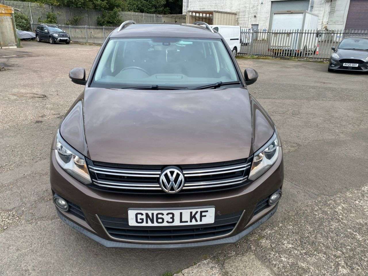 A 2013 VOLKSWAGEN TIGUAN 2.0 TDI BlueMotion Tech SE SUV 5dr Diesel Manual 2WD Euro 5 (s/s) (140 ps) A 2013 VOLKSWAGEN TIGUAN 2.0 TDI BlueMotion Tech SE SUV 5dr Diesel Manual 2WD Euro 5 (s/s) (140 ps)
