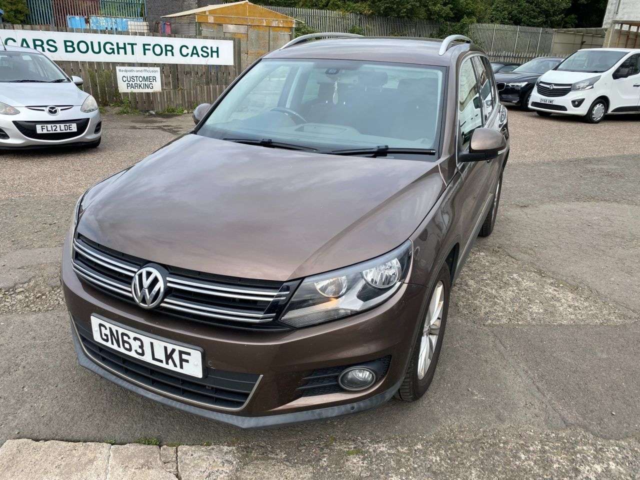 A 2013 VOLKSWAGEN TIGUAN 2.0 TDI BlueMotion Tech SE SUV 5dr Diesel Manual 2WD Euro 5 (s/s) (140 ps) A 2013 VOLKSWAGEN TIGUAN 2.0 TDI BlueMotion Tech SE SUV 5dr Diesel Manual 2WD Euro 5 (s/s) (140 ps)