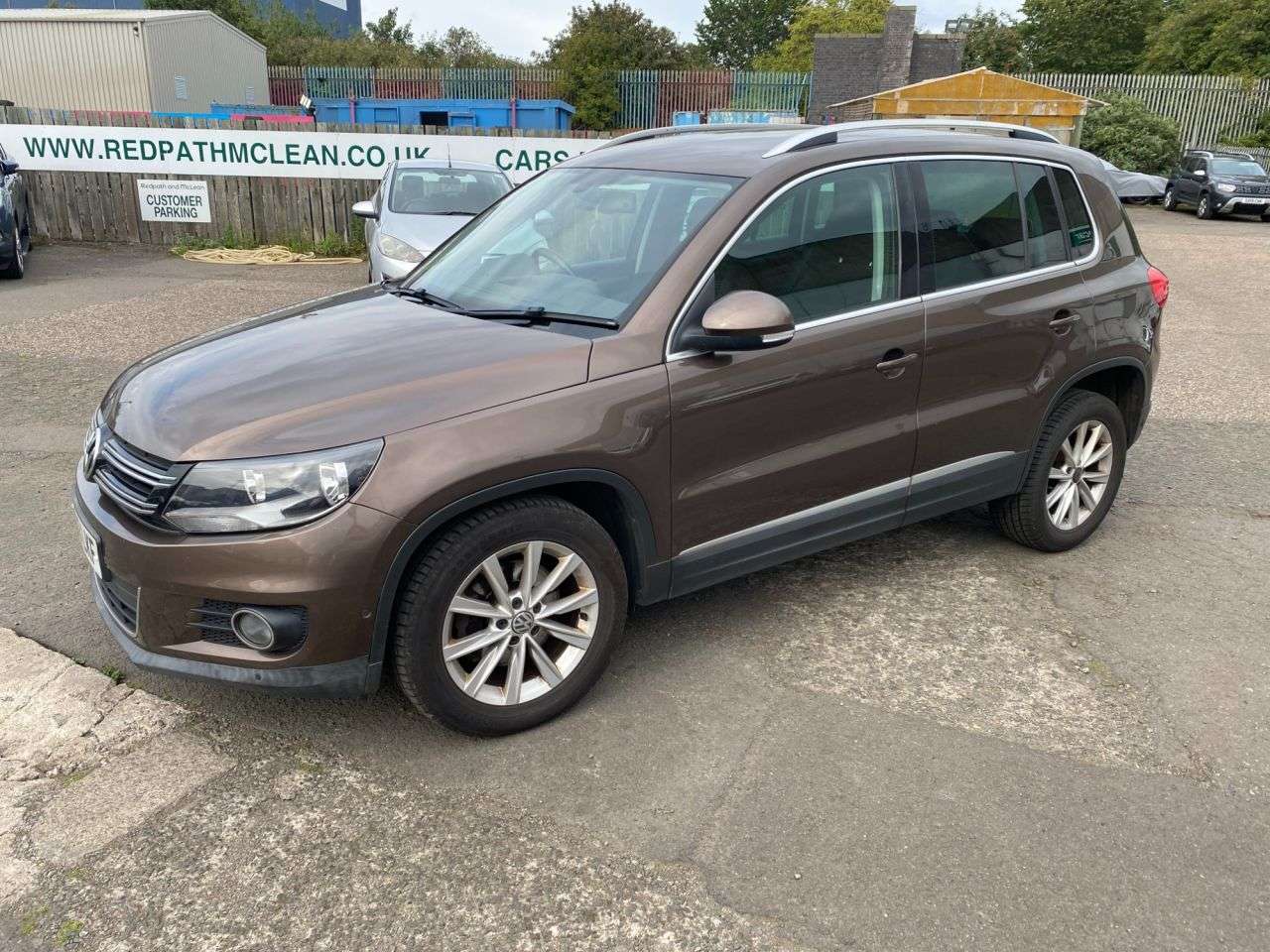 A 2013 VOLKSWAGEN TIGUAN 2.0 TDI BlueMotion Tech SE SUV 5dr Diesel Manual 2WD Euro 5 (s/s) (140 ps) A 2013 VOLKSWAGEN TIGUAN 2.0 TDI BlueMotion Tech SE SUV 5dr Diesel Manual 2WD Euro 5 (s/s) (140 ps)