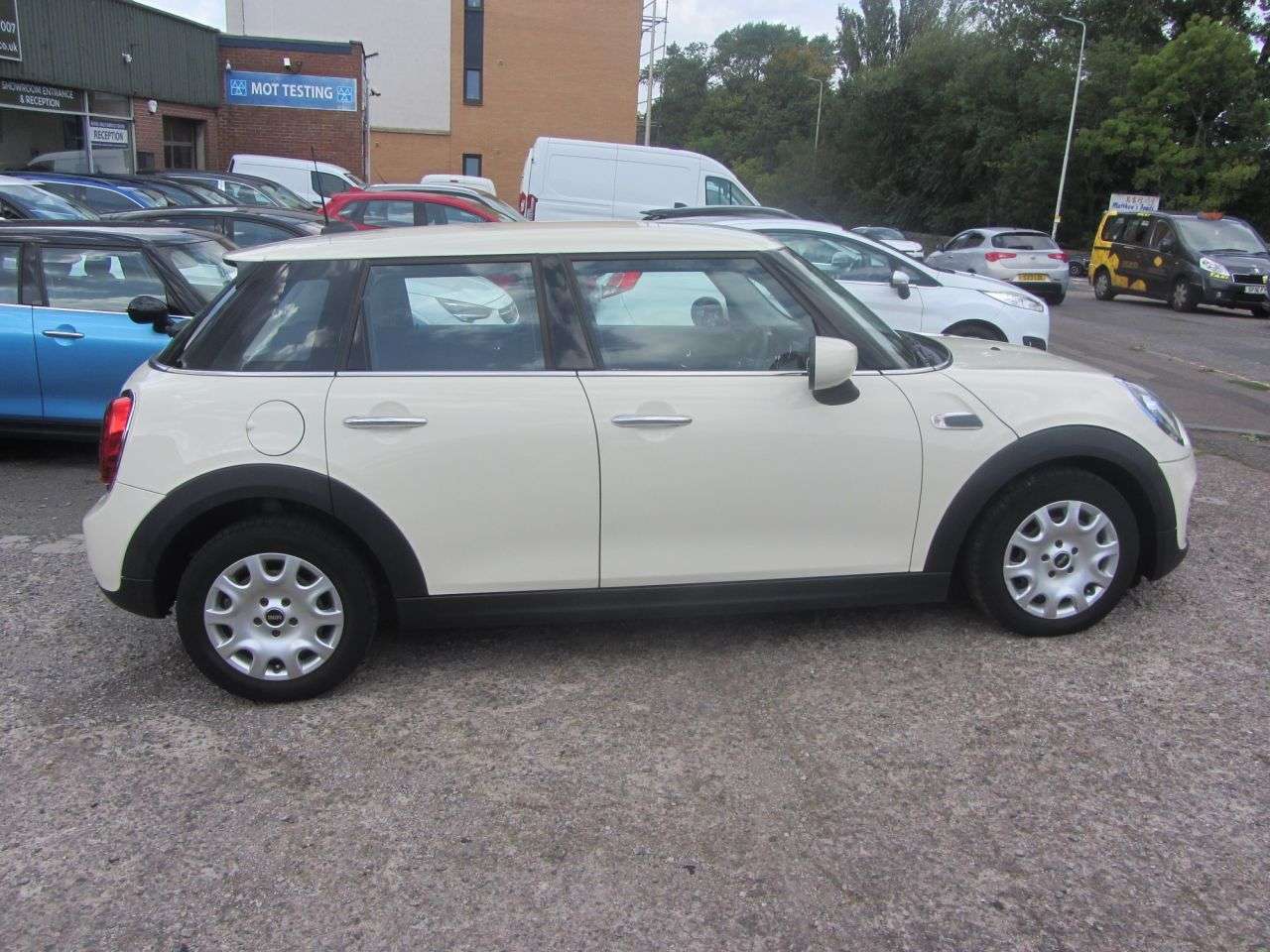 A 2020 MINI HATCH 1.5 One Classic Hatchback 5dr Petrol Manual Euro 6 (s/s) (102 ps) A 2020 MINI HATCH 1.5 One Classic Hatchback 5dr Petrol Manual Euro 6 (s/s) (102 ps)
