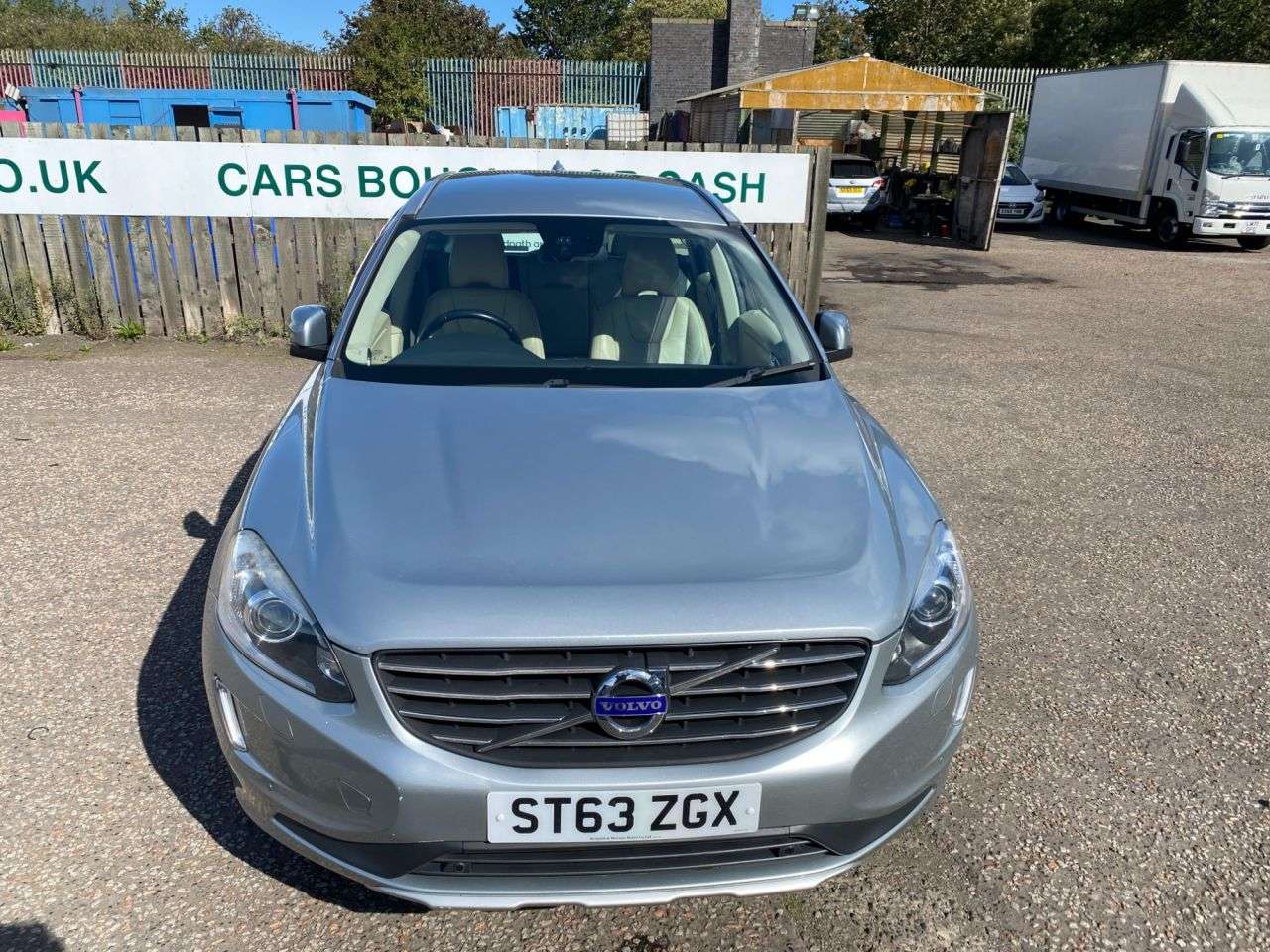 A 2013 VOLVO XC60 2.4 D4 SE Lux SUV 5dr Diesel Geartronic AWD Euro 5 (163 ps) A 2013 VOLVO XC60 2.4 D4 SE Lux SUV 5dr Diesel Geartronic AWD Euro 5 (163 ps)