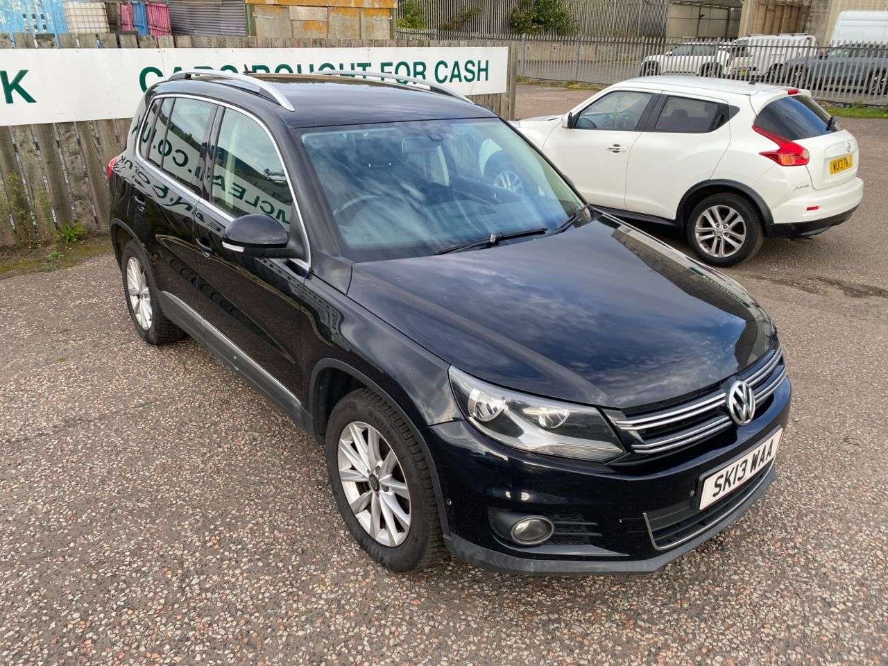 A 2013 VOLKSWAGEN TIGUAN 2.0 TDI BlueMotion Tech SE SUV 5dr Diesel Manual 4WD Euro 5 (s/s) (140 ps) A 2013 VOLKSWAGEN TIGUAN 2.0 TDI BlueMotion Tech SE SUV 5dr Diesel Manual 4WD Euro 5 (s/s) (140 ps)