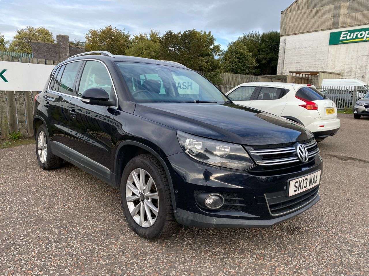 A 2013 VOLKSWAGEN TIGUAN 2.0 TDI BlueMotion Tech SE SUV 5dr Diesel Manual 4WD Euro 5 (s/s) (140 ps) A 2013 VOLKSWAGEN TIGUAN 2.0 TDI BlueMotion Tech SE SUV 5dr Diesel Manual 4WD Euro 5 (s/s) (140 ps)
