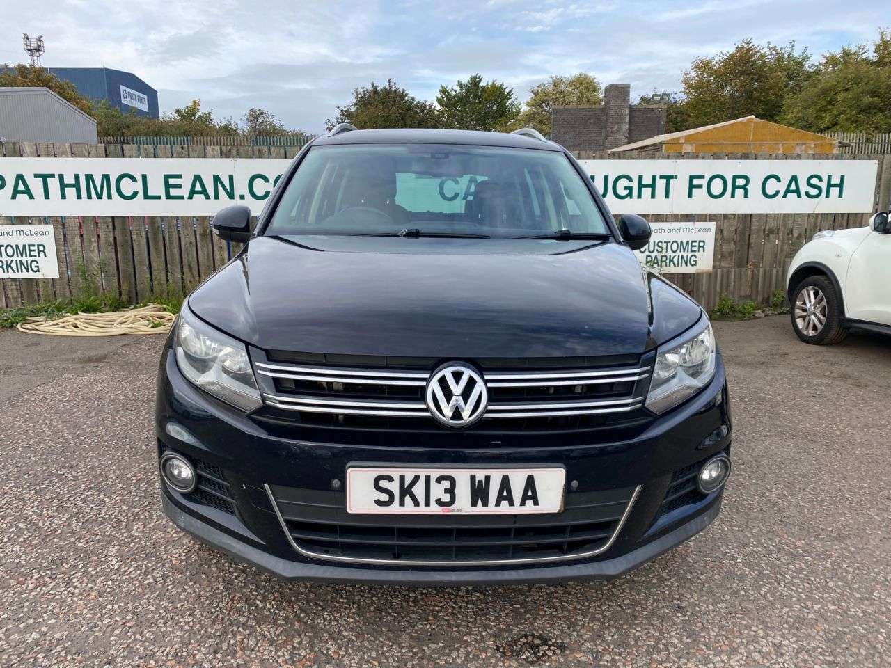 A 2013 VOLKSWAGEN TIGUAN 2.0 TDI BlueMotion Tech SE SUV 5dr Diesel Manual 4WD Euro 5 (s/s) (140 ps) A 2013 VOLKSWAGEN TIGUAN 2.0 TDI BlueMotion Tech SE SUV 5dr Diesel Manual 4WD Euro 5 (s/s) (140 ps)