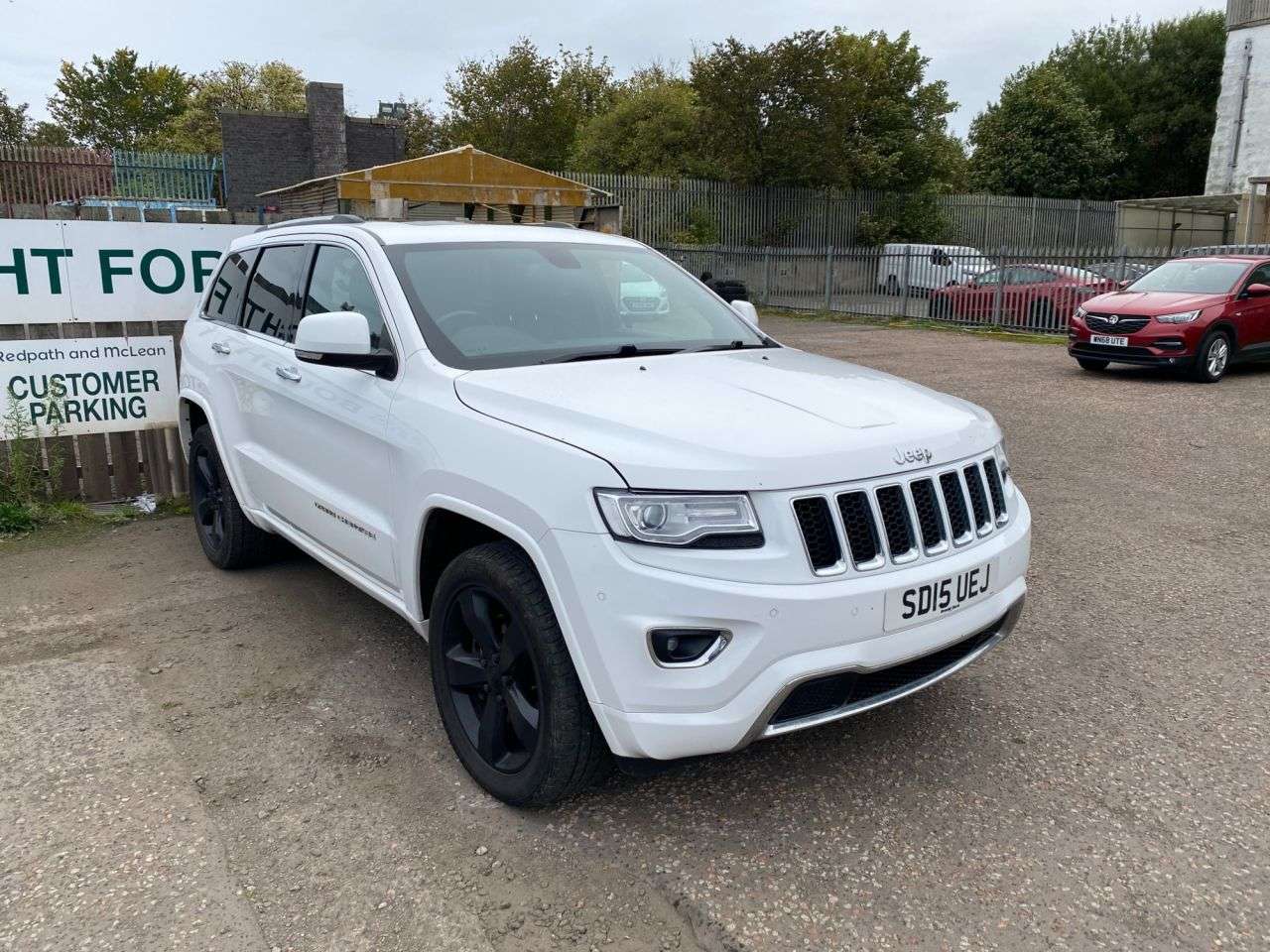 A 2015 JEEP GRAND CHEROKEE 3.0 V6 CRD Overland SUV 5dr Diesel Auto 4WD Euro 5 (247 bhp) A 2015 JEEP GRAND CHEROKEE 3.0 V6 CRD Overland SUV 5dr Diesel Auto 4WD Euro 5 (247 bhp)
