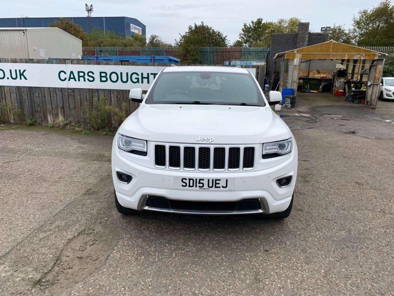 A 2015 JEEP GRAND CHEROKEE 3.0 V6 CRD Overland SUV 5dr Diesel Auto 4WD Euro 5 (247 bhp) A 2015 JEEP GRAND CHEROKEE 3.0 V6 CRD Overland SUV 5dr Diesel Auto 4WD Euro 5 (247 bhp)